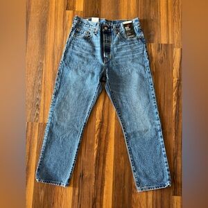 Levi’s 501 Original Fit Cropped Jean — SIZE 28X26